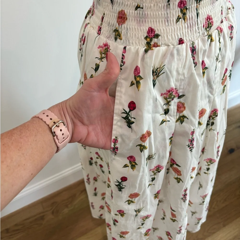 🌸 Buru Floral Smocked Waist Midi Skirt 🌸

Size: XS (Extra Small)
Brand: Buru - Picture 4 of 11